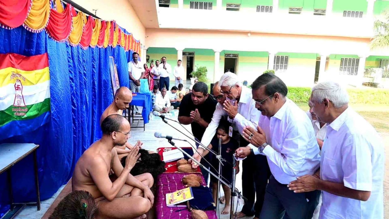 Kekri News: Digambar Jain Saint Muni Anupamsagarji Maharaj made the students take a pledge