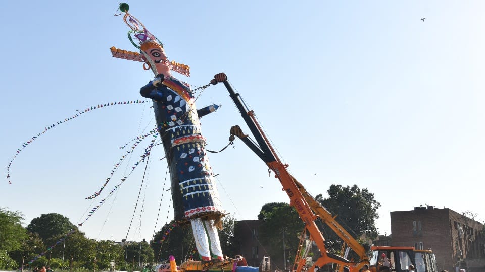 Ravan Dahan at 31 places in Chandigarh 101 feet high effigy in Sector 46