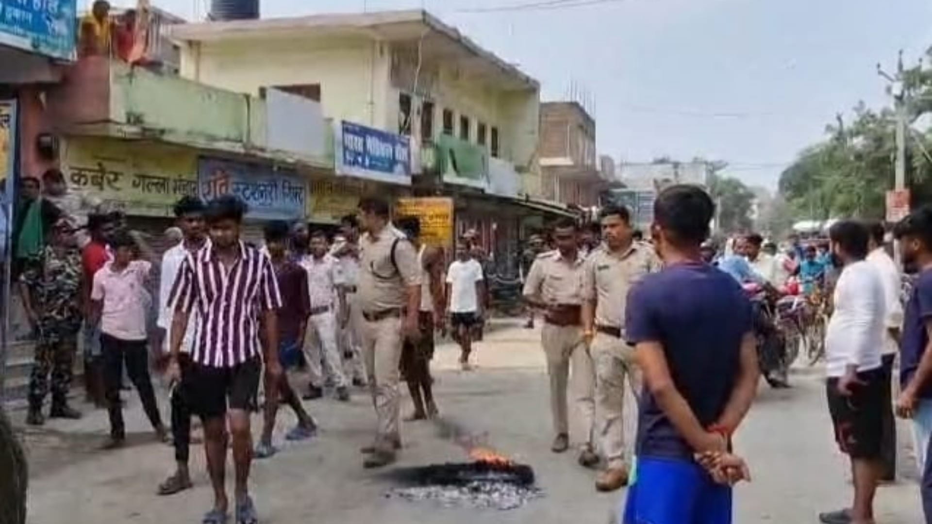 Samastipur: Suspected to have killed a youth by beating him in love affair, body found in a villager's house
