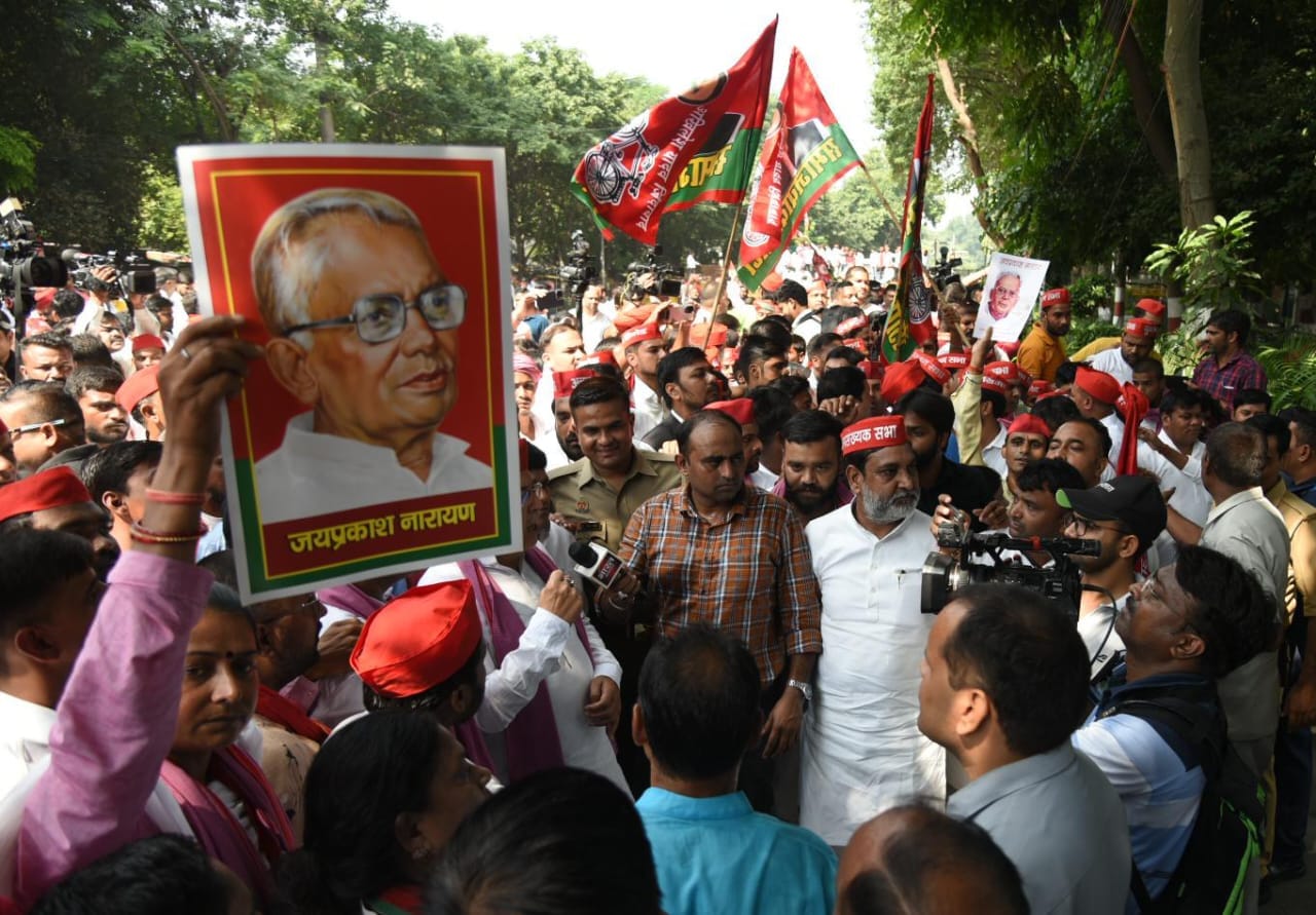JPNIC Center controversy: See in pictures how SP clashed with police, thousands of people gathered with Akhile