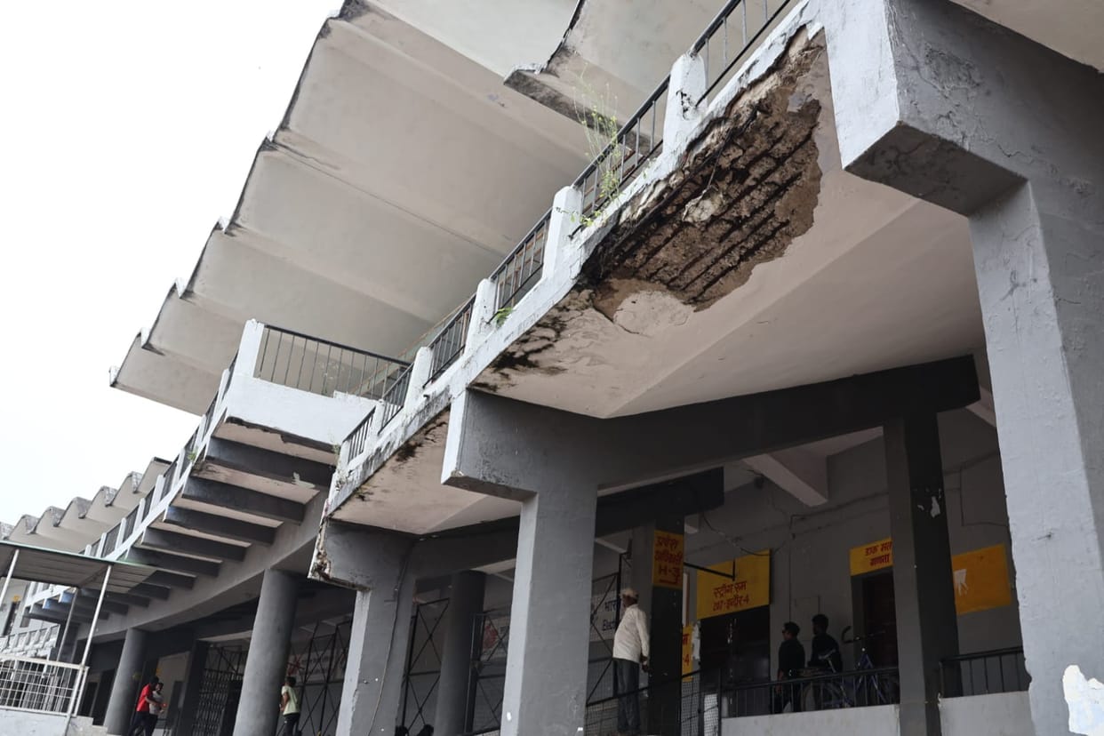 Indore: 61 year old Nehru Stadium could not be turned into a sports complex, the building has also become dang