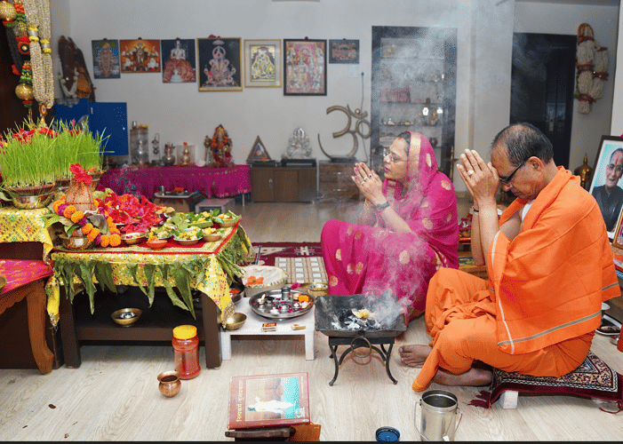 MP News: On Navratri, Union Minister Shivraj worshiped his daughters along with his wife, appealed to the soci