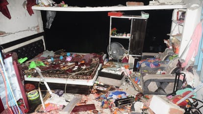 Pratapgarh was shaken by the explosion in a store of firecrackers, one died