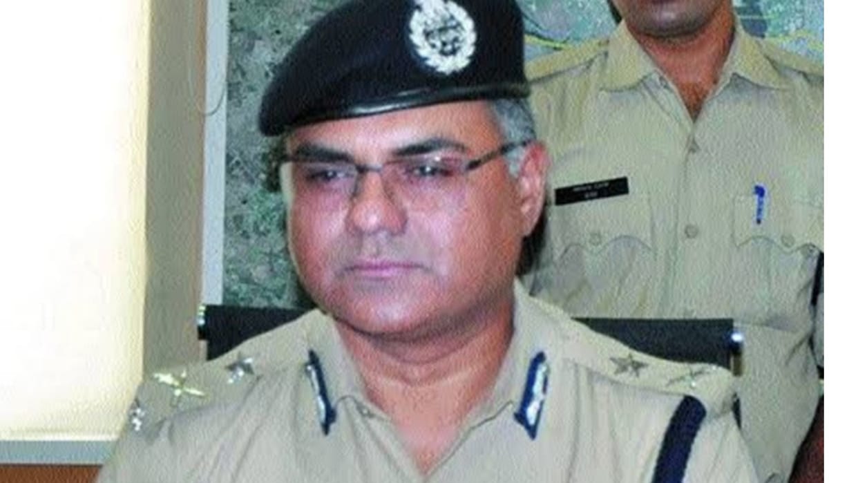MP News: Government appointed 1995 batch IPS Yogesh Deshmukh as ADG Intelligence