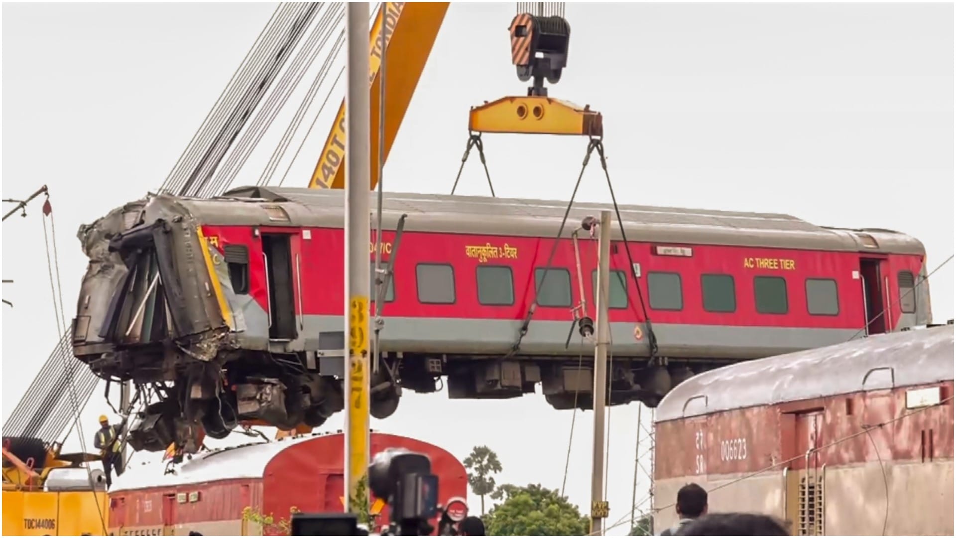 Bagmati Express left the main line and went to the loop line, shocking truth revealed in the data logger video