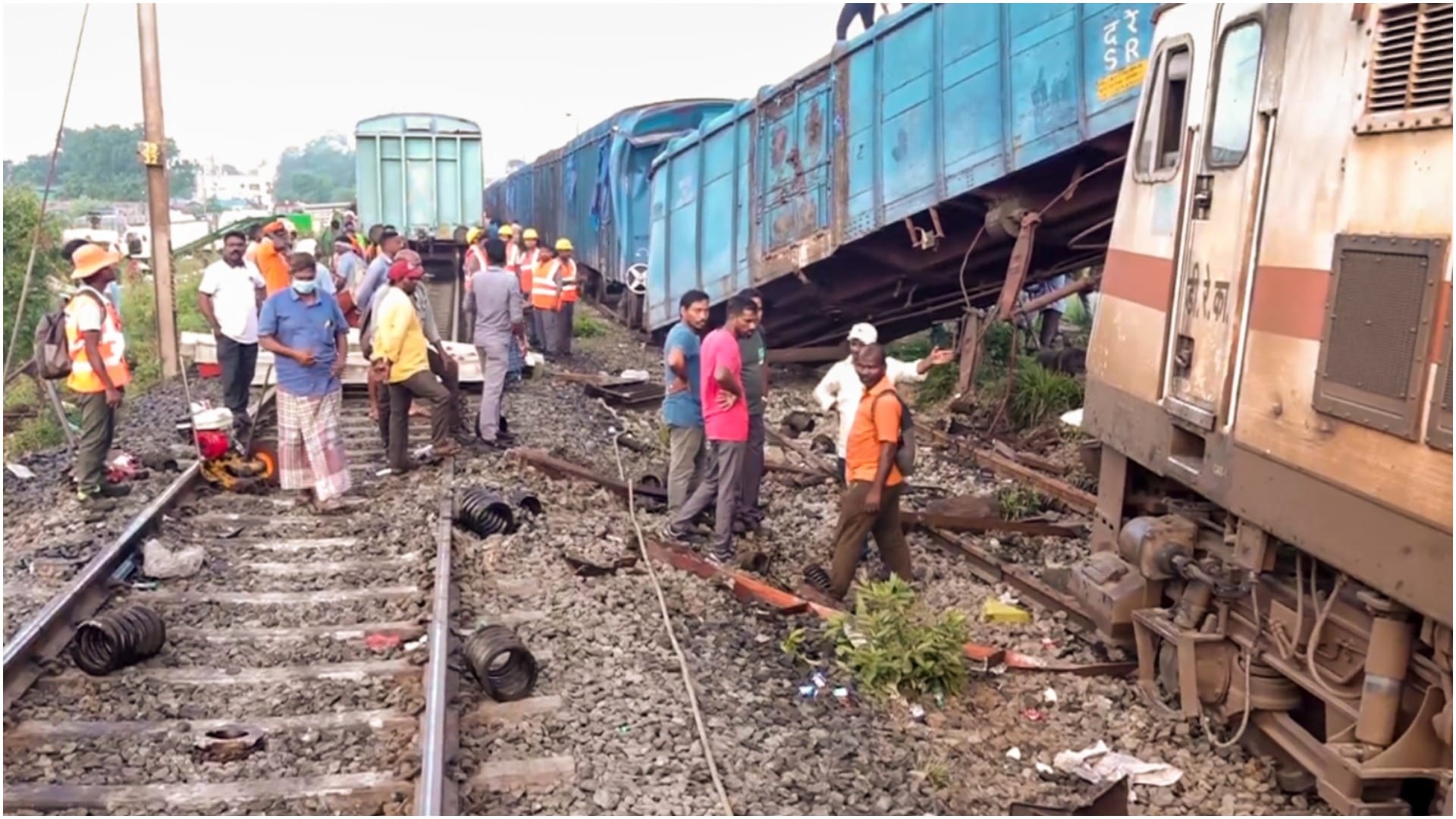 Bagmati Express left the main line and went to the loop line, shocking truth revealed in the data logger video