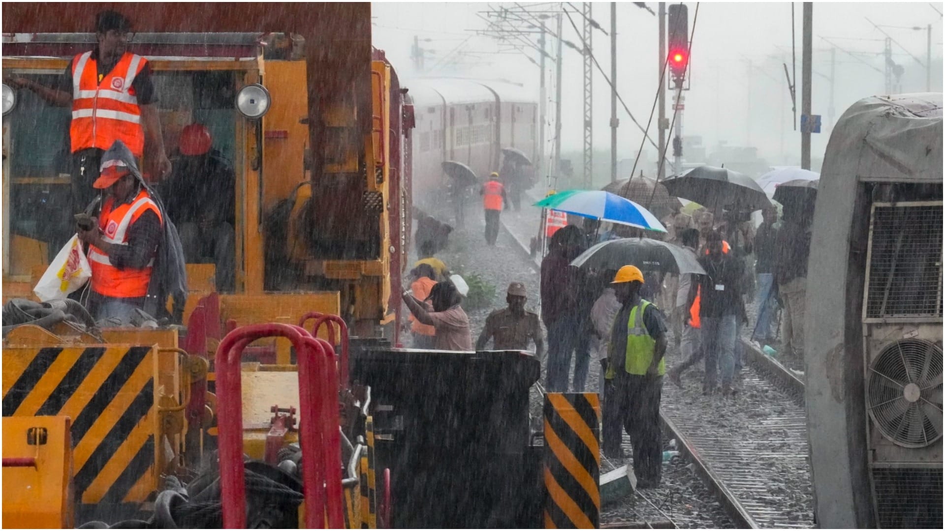 Bagmati Express left the main line and went to the loop line, shocking truth revealed in the data logger video