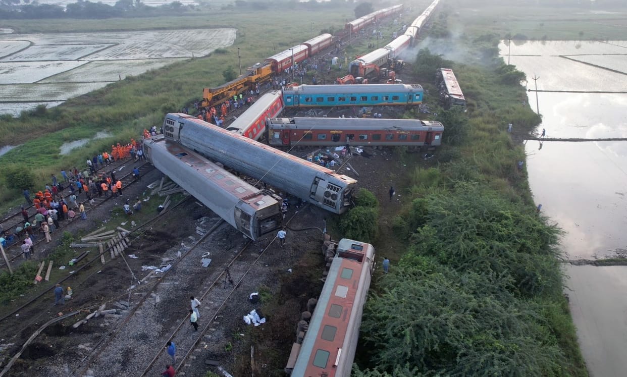 After the accident, work to repair the railway track is going on rapidly, traffic will be restored tomorrow