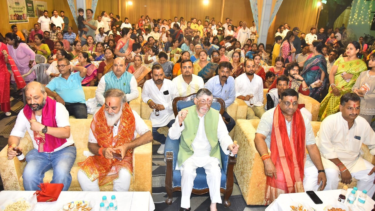 Women worshiped Goddess Durga with Dhunuchi dance in Bareilly