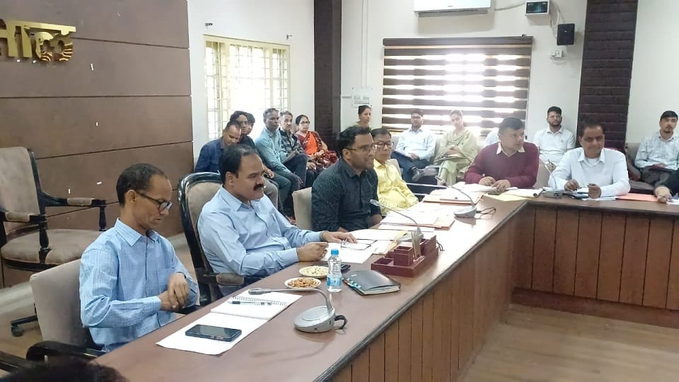 CDO Ashok Kumar Pandey held review meeting of district, state and central plans in bhimtal