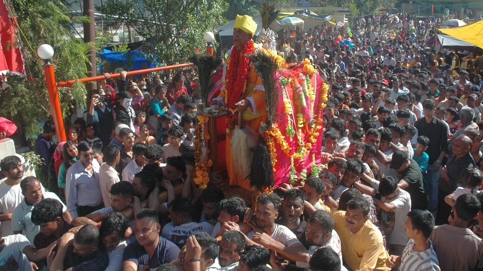 Chaumu deity's palanquin was raised with cheers