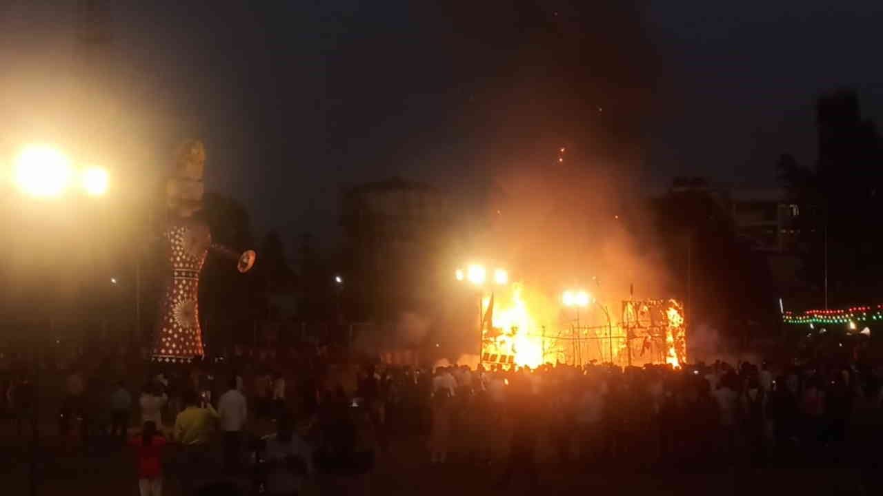 Dussehra 2024 Dussehra Mahotsav organized in Dehradun CM Dhami arrived huge crowd gathered Watch Photos