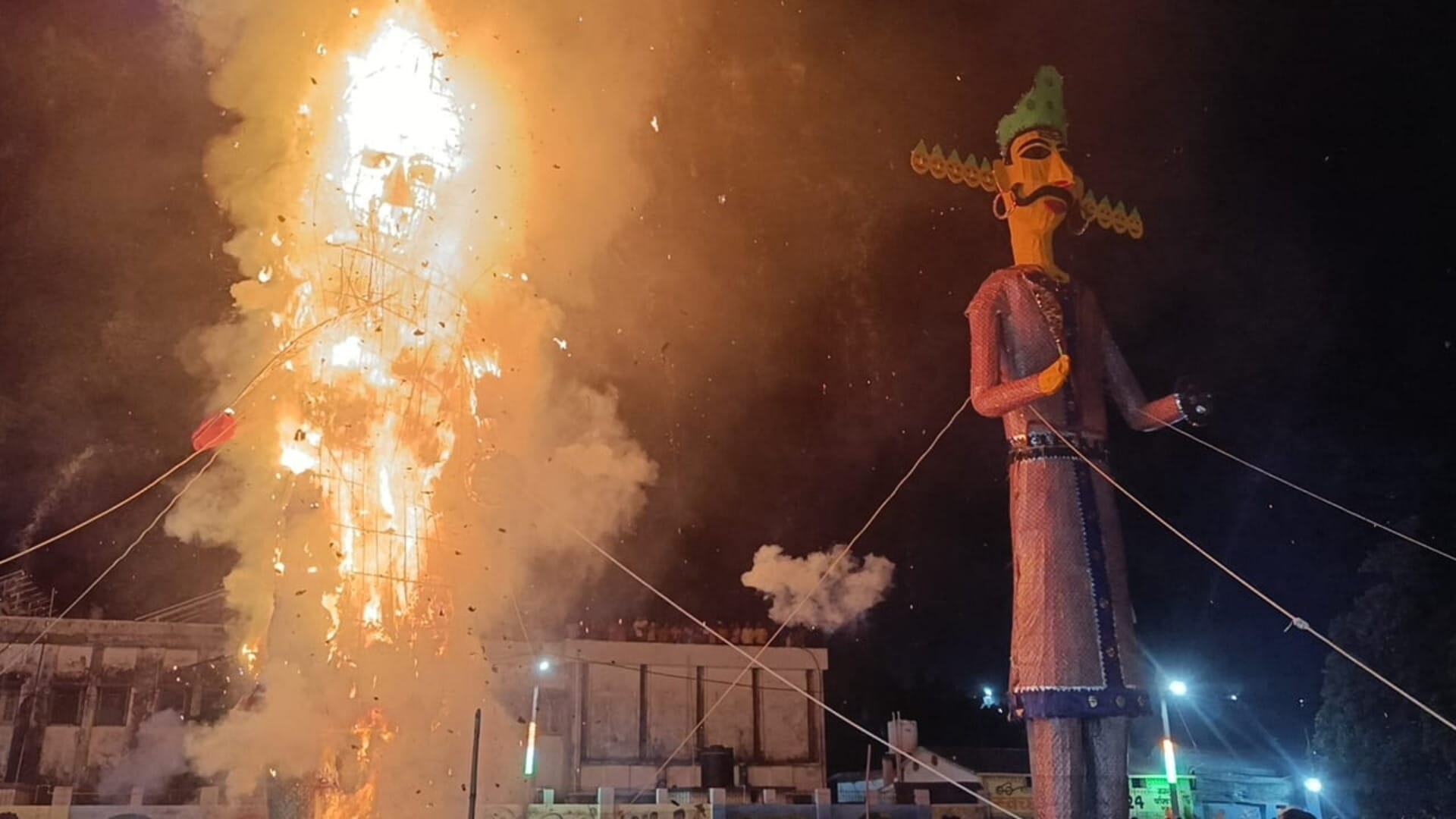 Dussehra: Huge effigies of Lankapati burnt in Purnea Supaul Chapra, Pappu Yadav says Ravana is killing Ravana