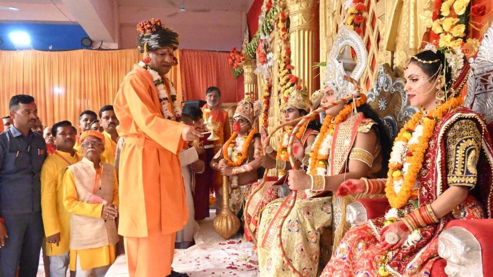 Traditional Vijayadashami procession started from Gorakhnath temple in Gorakhpur