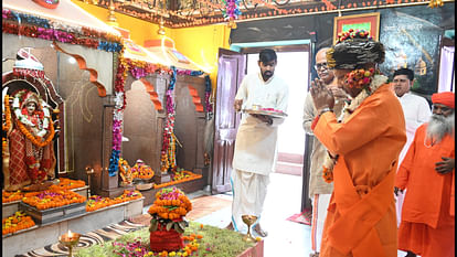 Yogi Adityanath performed special worship of Shrinath ji at Gorakhnath temple.