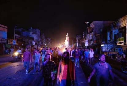 Gonda: Stone pelting during Durga idol immersion, road converted into cantonment, tension spread in the area,