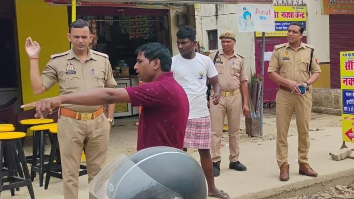 miscreants snatched gold chain from woman neck in varanasi