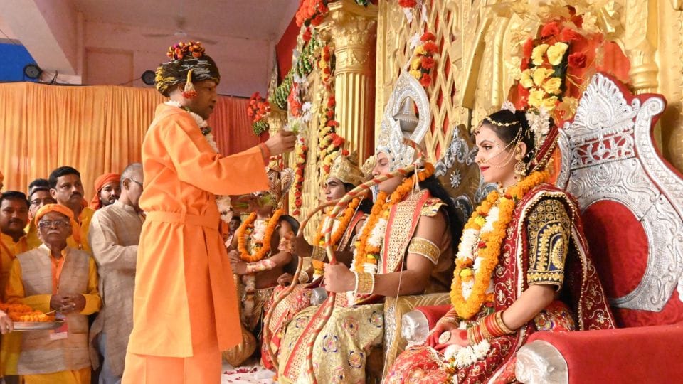 Traditional Vijayadashami procession started from Gorakhnath temple in Gorakhpur