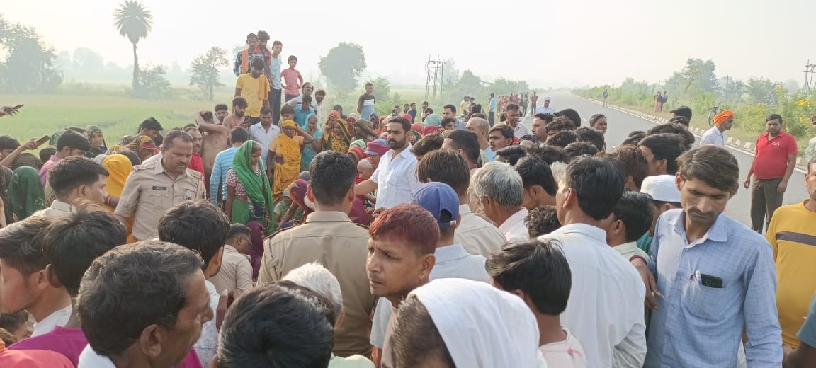 Tragic road accident in Mainpuri early in the morning three cyclists crushed by unknown vehicle died on spot
