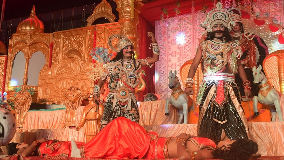 Moradabad Ramlila Photos: Sanjeevani brought Laxman and saved him, Shri Raghuveer delighted and took home