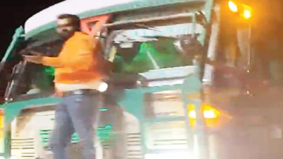 moradabad: Attempt to crush RSS leader, truck driver carried him hanging on bonnet for four km