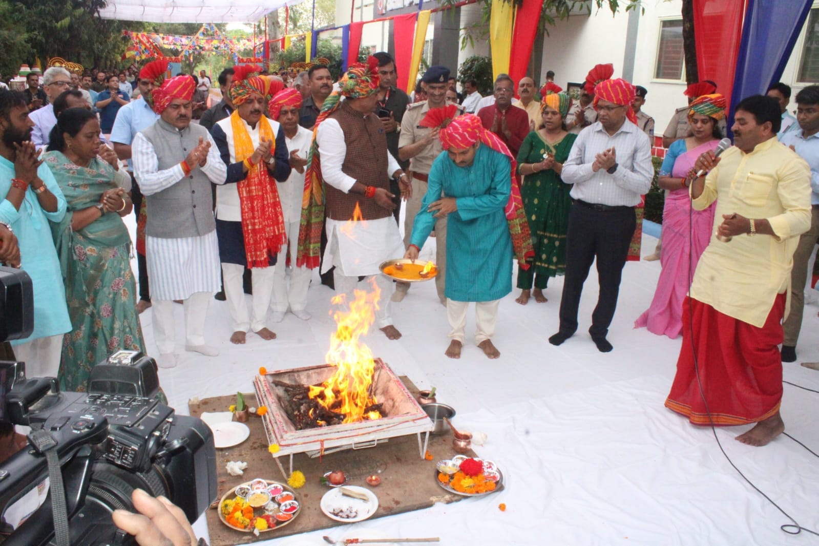 MP News: Deputy CM Jagdish Deora performed Shastra Puja in Bhopal, said- Congress is distraught by the defeat.