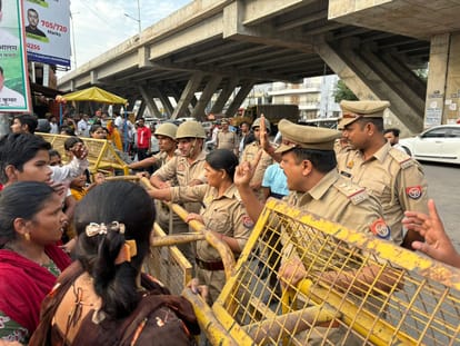 Lucknow: Youth dies due to police beating, protest by blocking road, Mayawati said action should be taken agai