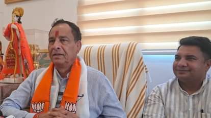 पत्रकारों से बातचीत करते भाजपा प्रदेशाध्यक्ष मोहनलाल बड़ौली।