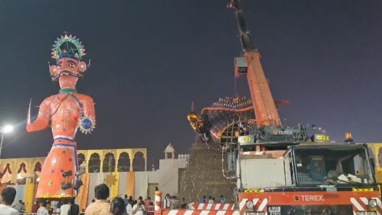 Rajasthan : A major accident was averted, a part of Ravana's effigy fell down due to the crane's belt breaking