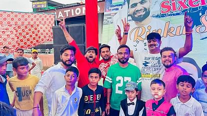 Fans cut cake on cricketer Rinku Singh birthday