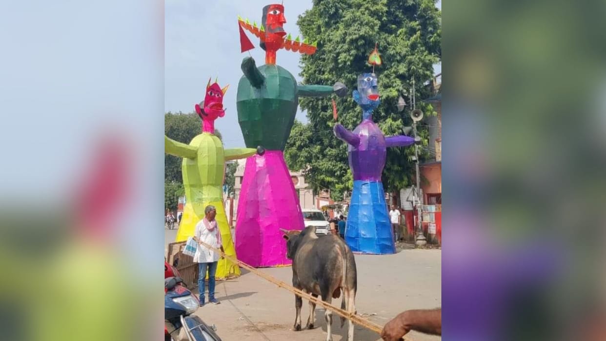 Ramlila 2024 bull enraged after seeing Ravan in Mahadev city Kashi