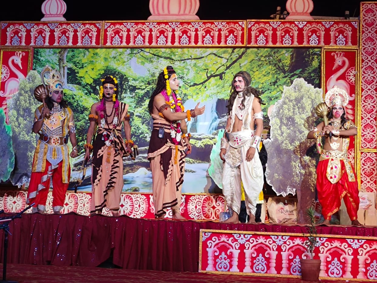 Unique tradition:  liquor is offered to Ravans effigy in Meerut on Dusshera