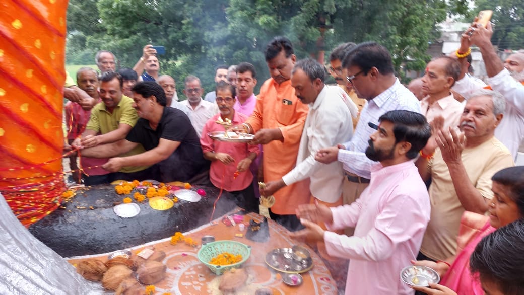 Vijaya Dashami: Ravana is considered damad in Mandsaur Namdev community worshiped him