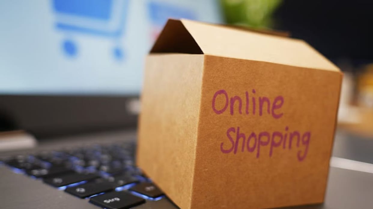 Customers happy with discount on online shopping, businessmen disappointed
