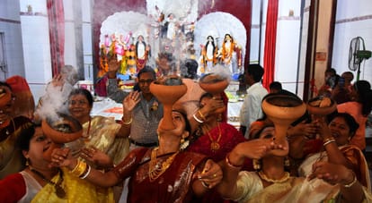 Dussehra today: Mother bid farewell after playing vermilion, Ravan Dahan will take place today, traffic system