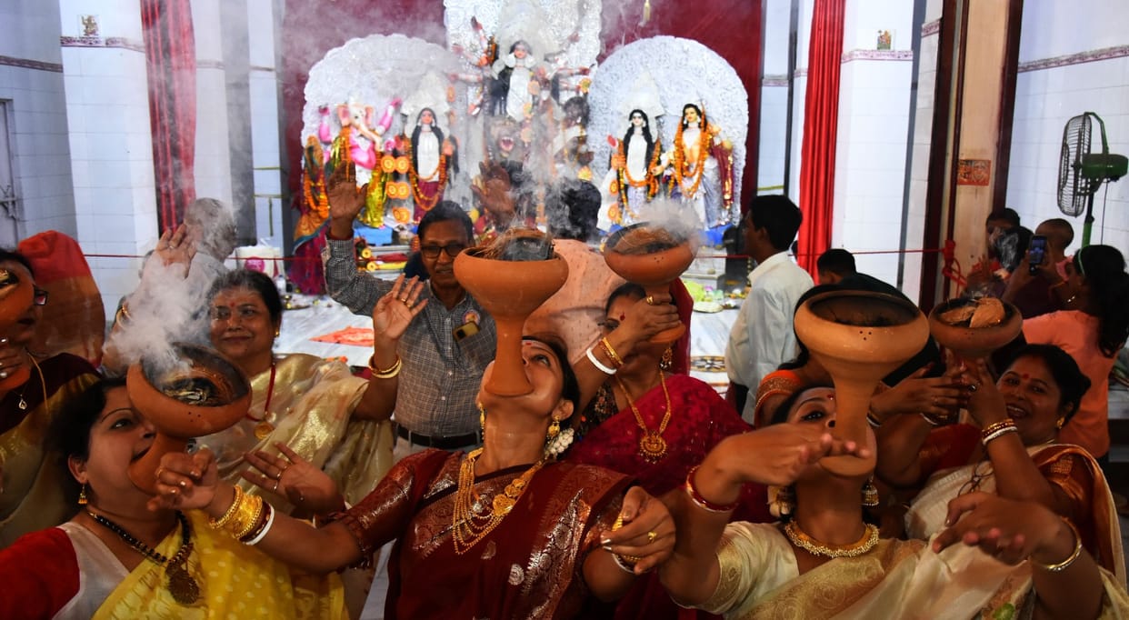 Dussehra today: Mother bid farewell after playing vermilion, Ravan Dahan will take place today, traffic system