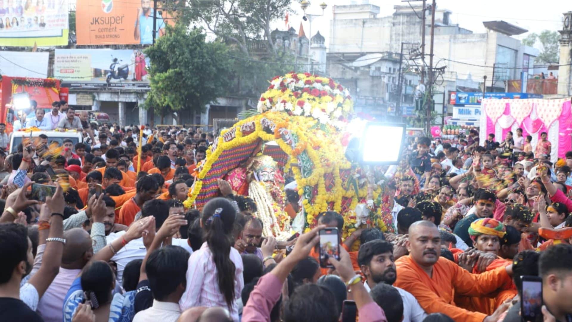 Baba Mahakal's procession started from a new route in Ujjain on Dussehra