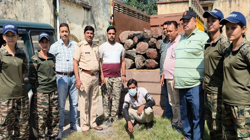 Smugglers tried to crush forest workers in khatima
