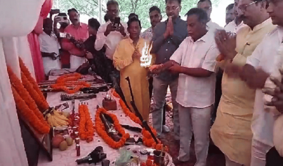 Prayagraj: Traders perform arms worship on Dussehra, say - Lord Ram is our ideal