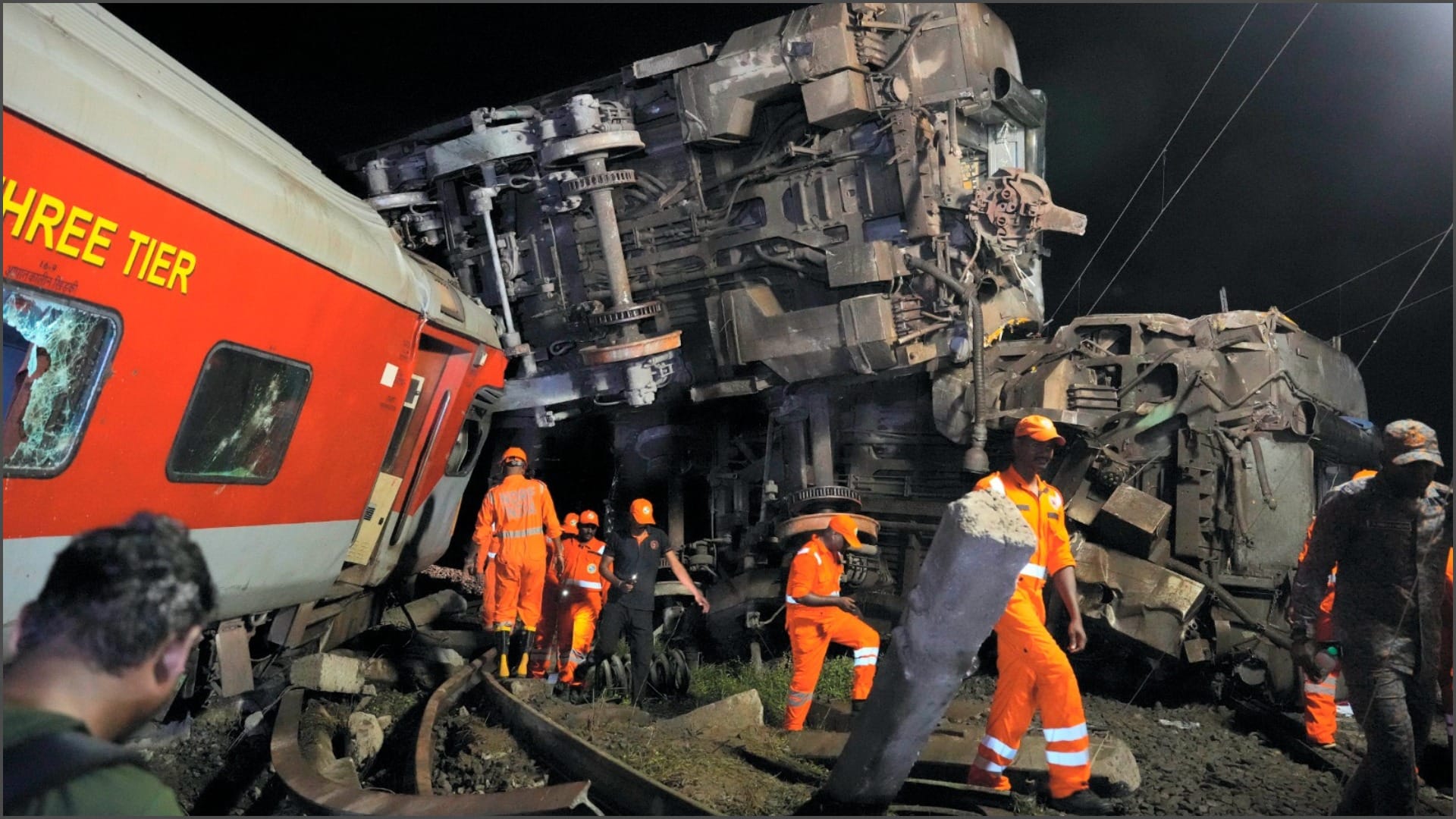 Tamil Nadu Train Accident photos diverted train routes news in hindi