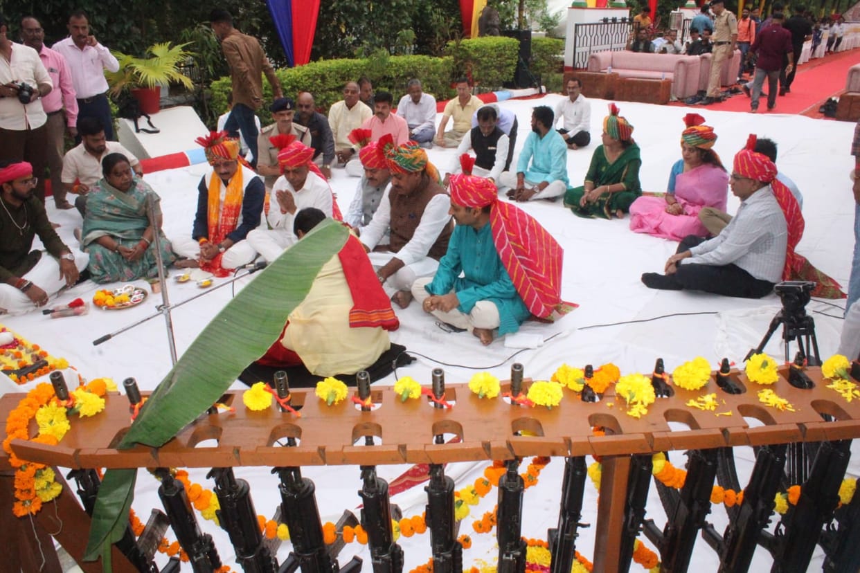 MP News: Deputy CM Jagdish Deora performed Shastra Puja in Bhopal, said- Congress is distraught by the defeat.