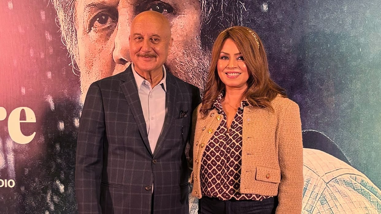 Anupam Kher applauds mahima chaudhary for complete shooting of the signature while fighting with cancer