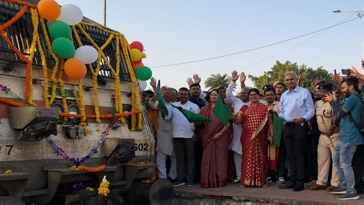 Bihar: New train service started between Gaya-Mumbai, Union Minister Annapurna Devi flagged off from Koderma