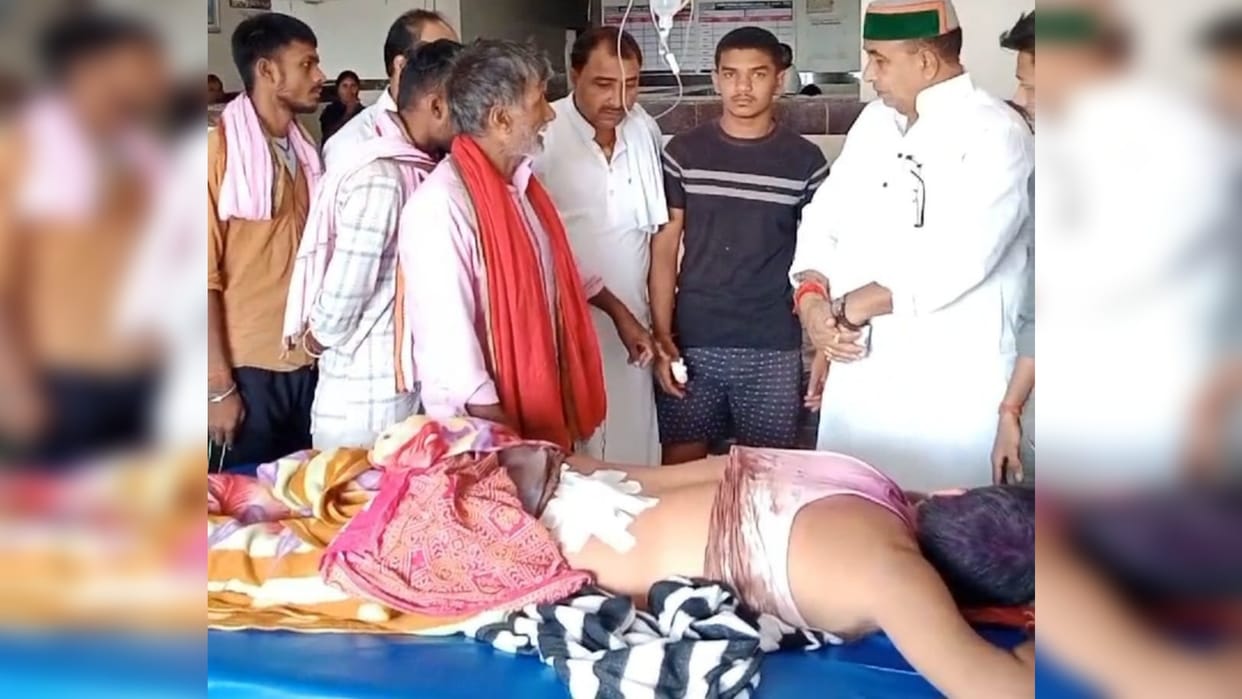 Bihar News: Young man attacked with knife after immersion of Kalash in Bettiah, seriously injured