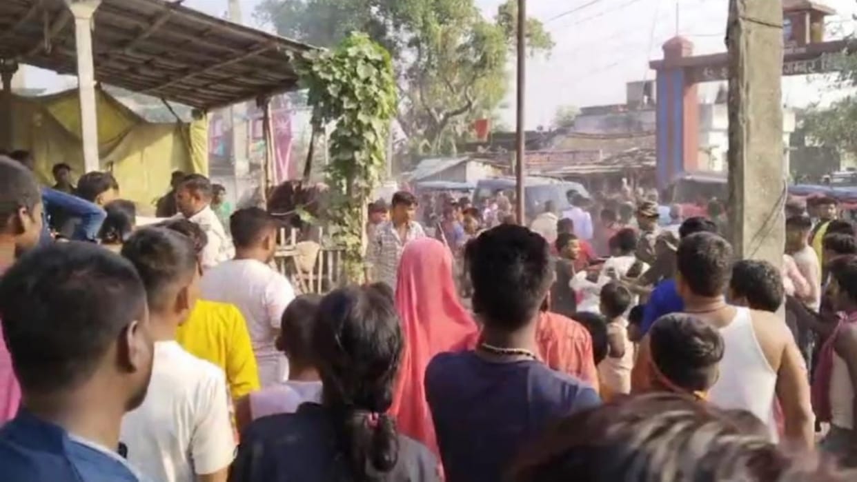 Bihar: Some people attacked during idol immersion in Begusarai, police controlled situation by lathicharge