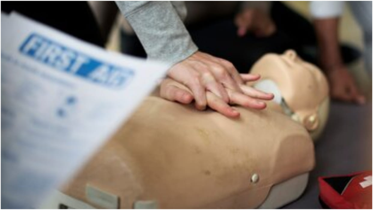 Mahakumbh: Three people got life by giving CPR at the right time in the fair.