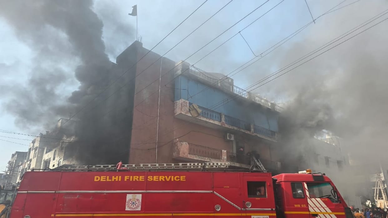 Delhi Fire factory in Bawana Industrial Area total of 16 fire tenders rushed to site