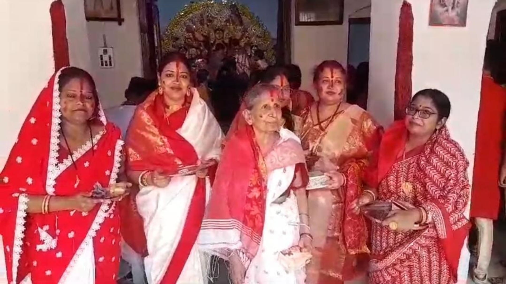 Durga Puja: Bengali community women bid farewell to Goddess by donating vermilion, filling khoicha in Chhapra