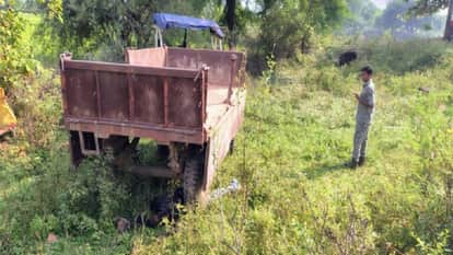 Tractor trolley returning after immersion of Durga idol went out of control and overturned in Kabirdham