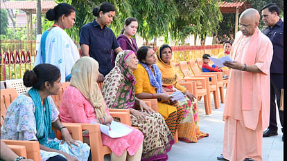 CM Yogi listened to complaints of 300 people in Gorakhpur Janata Darshan, gave instructions to officials